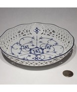 VTG Form Marienbad Ingres Weiss 7.5&quot; Reticulated Bowl Blue Strawflower G... - £17.27 GBP