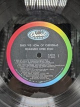 Tennessee Ernie Ford Sing We Now Of Christmas Vinyl Record - $190.96 MXN