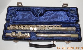 W.T. Armstrong Elkhart 104 33 25050 Flute WITH HARD CASE Blue Velvet Lining - £115.37 GBP