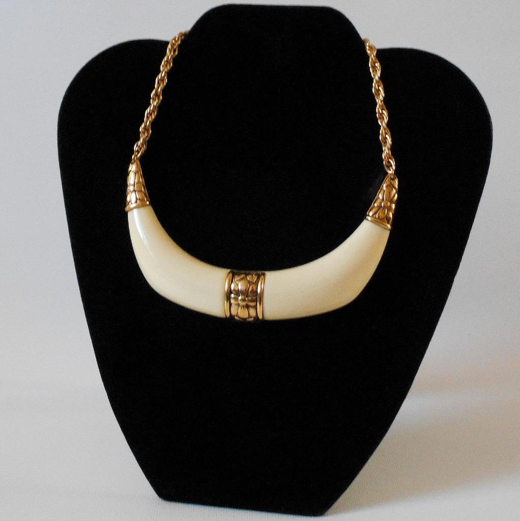 Trifari Lucite Shakira Choker Goldtone Cream Curved Double Horn Necklace - $79.18