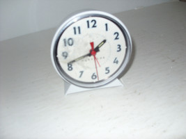 Westclox Alarm Clock White Plastic Vintage - £10.24 GBP