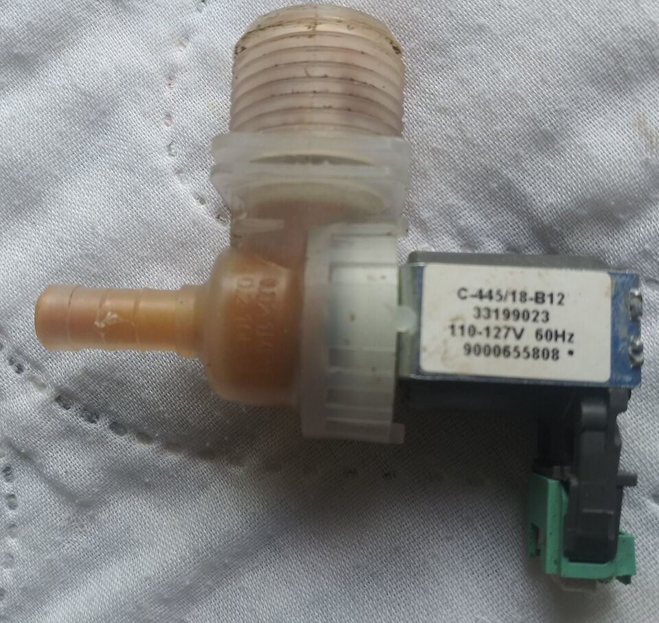 Water Inlet Solenoid Valve pulled from Bosch Diswasher Model SHPM65Z55N - $8.91