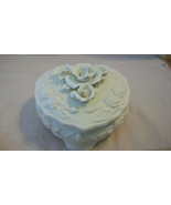 LARGE CERAMIC HEART WITH FLOWERS TRINKET BOX. OFF WHITE IN COLOR - £54.93 GBP