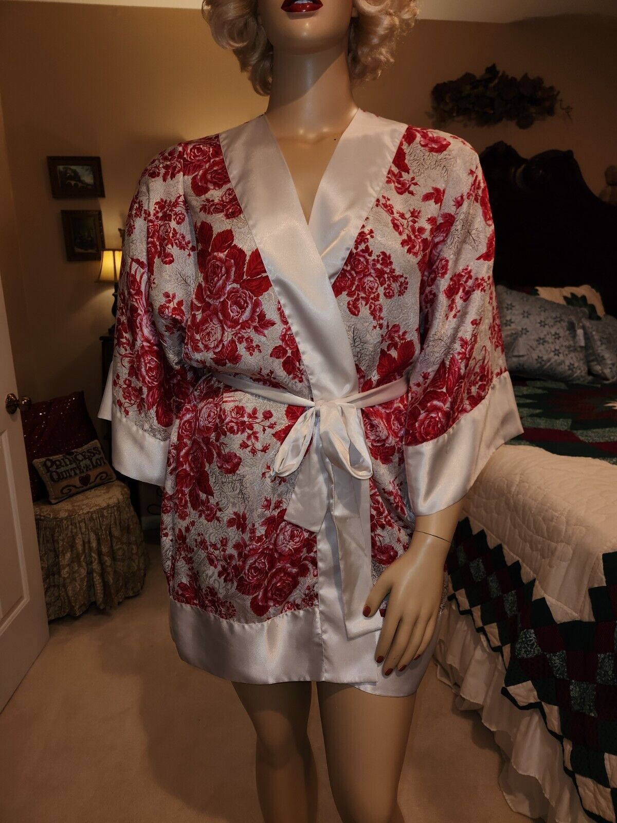 Primary image for Victoria's Secret Womens One Size Robe Vintage Gold Label Red Roses White Satin