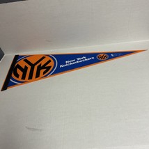New York Knickerbockers Felt  Pennant NBA Basketball  30” X 12” - $167.71 MXN
