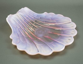 Duncan Miller Pink Opalescent Sanibel Clam Shell Hors D&#39; Oeuvre Glass Platter - £122.64 GBP