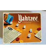 Vintage 1975 Lowe Milton Bradley Yahtzee Board Game Blue Shaker Cup EO950 - $23.00 CAD