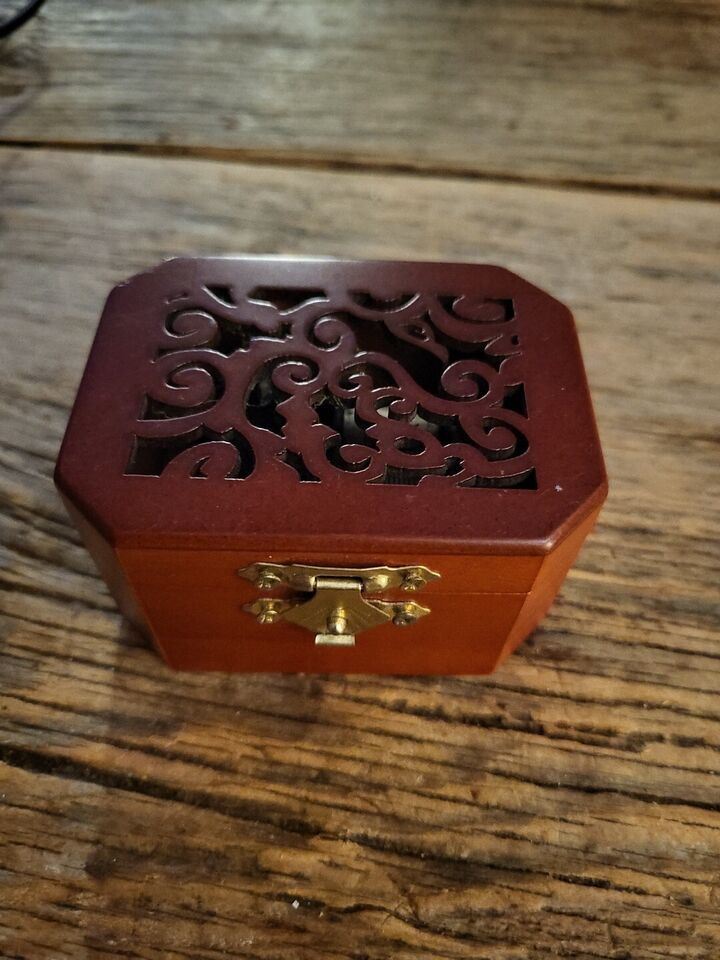 Music Box 18-Note Clockwork Creative Hollow Cover Wooden Musical Box,Mus... - $3.84