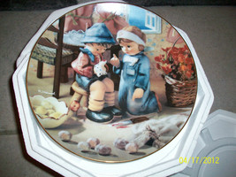 HUMMEL Collector Plate Collection &quot;Little Companions&quot; - Tender Loving Care -MIB! - £11.92 GBP