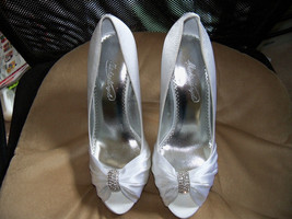 Michaelangelo Diana White W/Rhinestones Shoes Size 9.5 M Women&#39;s EUC - £28.84 GBP