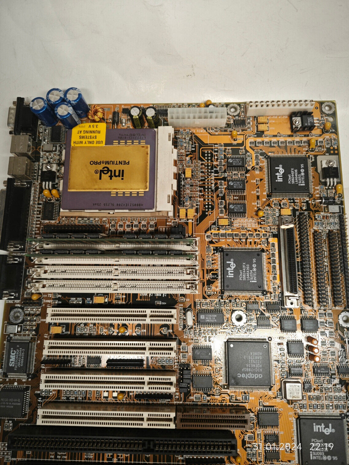 Socket 8 Pentium PRO SET Gateway 2000 Intel VS440FX Venus + 200 MHz CPU & 32 MB - $325.97