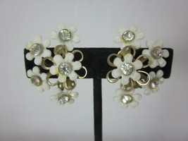 Vintage Plastic &amp; Clear Rhinestone White Flower Clip Earrings Statement - £19.46 GBP