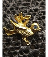 Vintage Gold Tone Small Bird Emerald Stone Pin  - £12.85 GBP