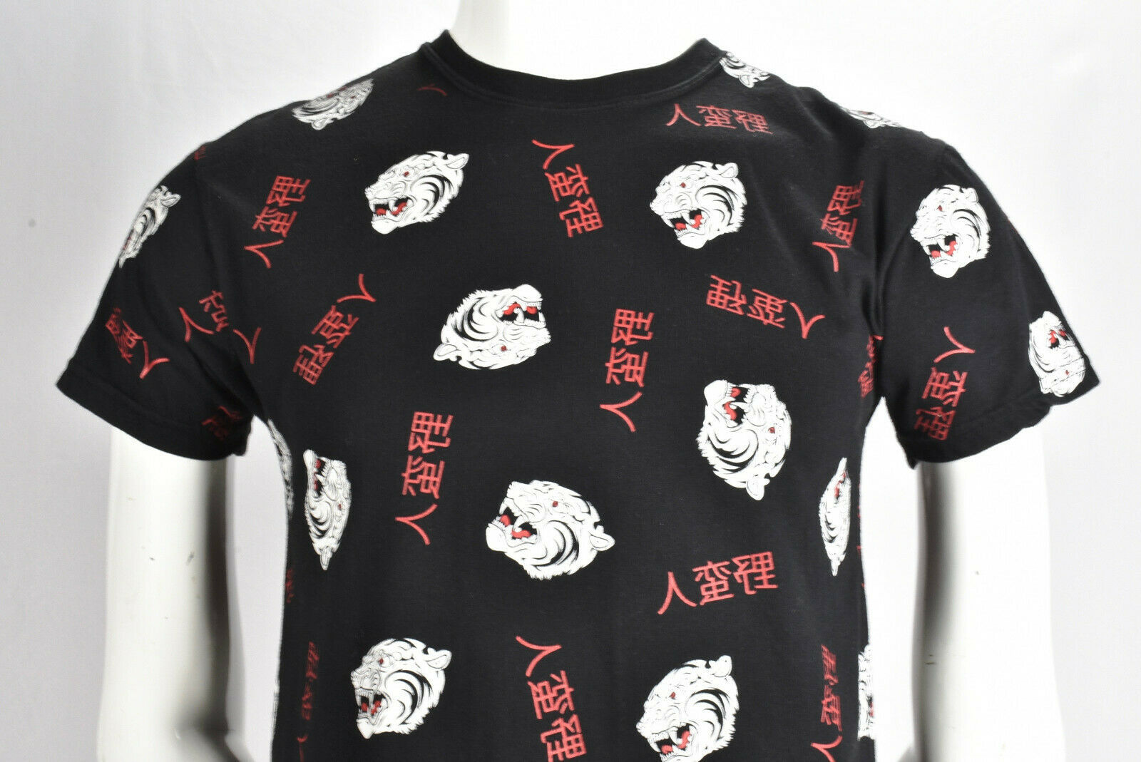 Fresh Laundry Tee Shirt Chinese Writing White Tiger All Over Print T Shirt M - £22.07 GBP