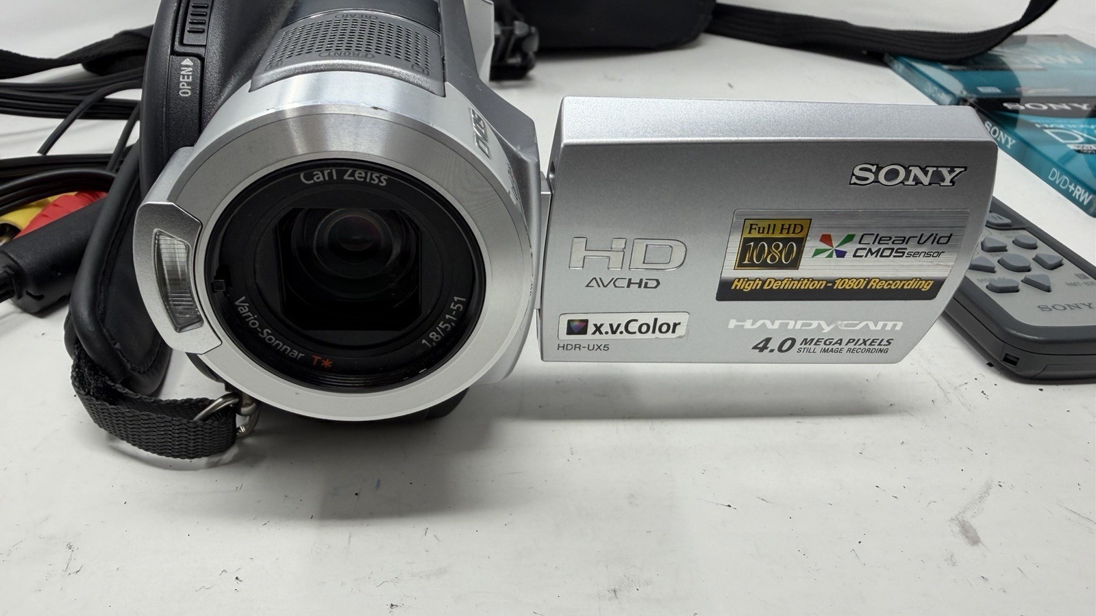 Sony Handycam HDR-UX5 High Definition + battery and charger Tested And Working Item image 11