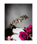 Beautiful golden angel women&#39;s bracelet - $388.87 MXN