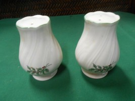 Great NIKKO &quot;Happy Holiday&quot;    SALT &amp; PEPPER SHAKERS - £12.91 GBP