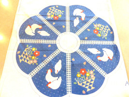 Auntie Em Fabric Chicken theme 20&quot; Wreath Hallmark Wamsutta fabric Panel Kit - £6.09 GBP