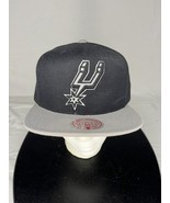 NWT Mitchell &amp; Ness San Antonio Spurs SnapBack Hat Black Silver Cap NBA  - $377.24 MXN