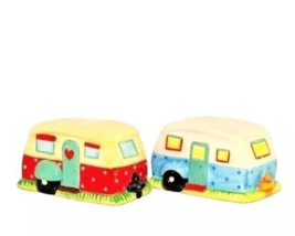 Camper Trailer Salt Pepper Shakers Vintage Retro Style Travel Ceramic Gi... - $353.60 MXN
