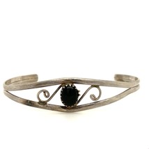 Vintage Sterling Native American Black Onyx Stone Ornate Cuff Bracelet size 7 - £43.52 GBP