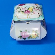 Vintage LEFTON Floral Roses - Porcelain With Gold Trim Powder Trinket Box XA-677 - £22.05 GBP