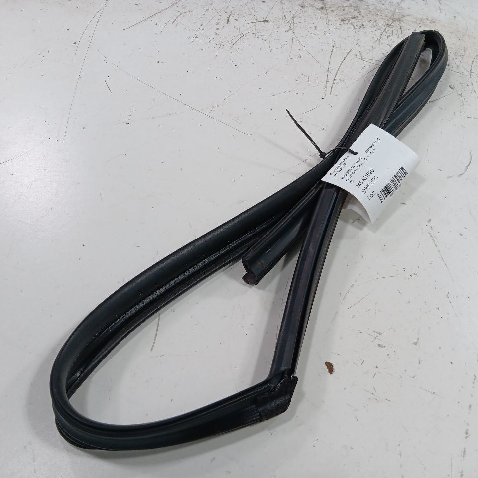 Kia Sportage Door Glass Window Seal Rubber Right Passenger Front  2022 2... - $38.94