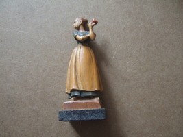 VINTAGE ANRI WOODCARVING   AN APPLE A DAY     3 1/4”     1950s - £27.61 GBP