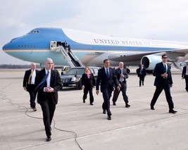 President Barack Obama departs Air Force One in Columbus Ohio Photo Print - £6.62 GBP+