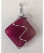 Artisan Wire Wrapped Magenta  Glass Pendant Silver Tone Tilted Square - £7.12 GBP