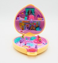 Bluebird Polly Pocket Strollin&#39; Baby Quilted Yellow Heart Compact 2 Figu... - £15.70 GBP