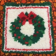 Vintage Wonder Art Latch Hook Wreath Christmas Wall Hanging or Pillow 15... - $20.00