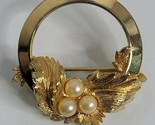 Sarah Coventry Endearing Gold Tone Wreath Circle Pin Brooch Leaves Faux ... - $9.99