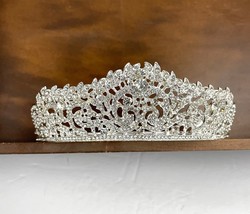 Silver Tone Metal Tiara Crown Elegant Clear Rhinestone Bridal NEW  - £12.68 GBP