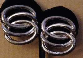 Vintage 1970s Retro Silver Triple Infinity Knot Loop Post Back Pierced Ear Earri - £32.64 GBP