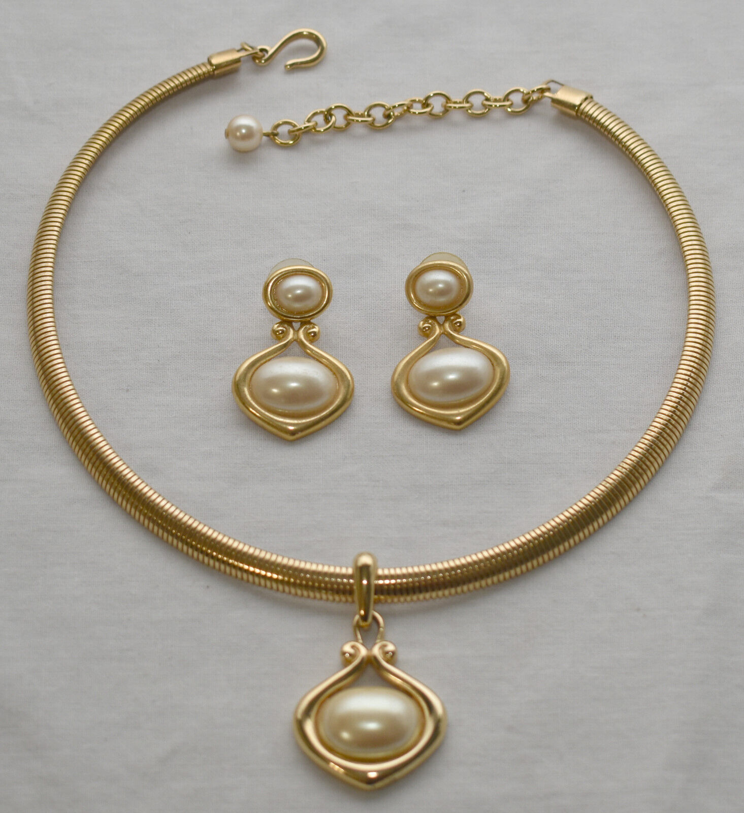 Primary image for Vtg Gold Choker Necklace w Pearl Pendant Snake Chain & Matching Earrings 2PC Set