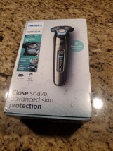 Philips Norelco Shaver 7100, Rechargeable Wet &amp; Dry Electric Shaver with... - £62.27 GBP