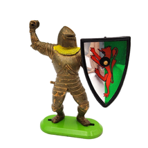 Vintage Metal Britains Deetail Knight Shield 2&quot; Medieval Figurine 1987 England - £6.22 GBP