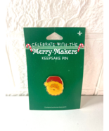 VINTAGE METAL MERRY-MAKERS GIBSON ENAMEL SANTA CLAUSE LAPEL PIN 1&quot; RETRO - £5.27 GBP