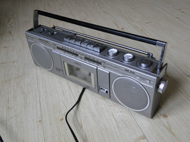 Vintage Rare Grundig RR 310 Boombox  MW LKW FM Portable Cassette Radio Tested - £100.67 GBP