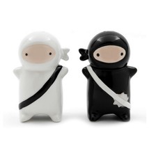 Ninja Salt And Pepper Shakers Set Ceramic Cute Japanese Warriors Black White - £15.99 GBP