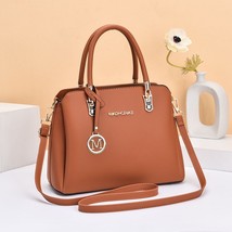 New Women&#39;s Bag Fashionable Atmosphere Lady&#39;s Handbag M Metal Decoration Large C - £40.96 GBP