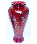 2008 ARTIST SIGNED ART GLASS CRANBERRY IRIDESCENT PEACOCK DRAPE 10 1/2&quot; ... - €236,48 EUR