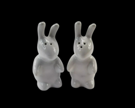 White Ceramic Bunny Rabbit Salt and Pepper Shakers - $203.50 MXN