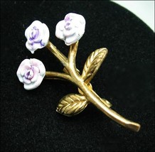 Triple Dusty Roses Pink Purple Enamel Flower Brooch Vintage Pin Goldtone 1 5/8&quot; - £11.93 GBP