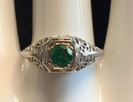Vtg 18K White Gold Ring Size 8.5 Emerald Color Stone 2.26g - £276.93 GBP