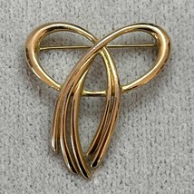 Trifari Signed Gold Bow Ribbon Brooch 1980s Pre-owned - $551.19 MXN