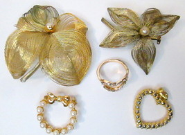 Vintage Gold Tone Jewelry Lot Brooch Pin Ring Pendant 5 pc Estate Finds  - £11.19 GBP