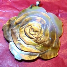 Beautiful mother of pearl handcrafted and carved floral pendant from Hawaii - £31.92 GBP