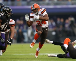 Nick Chubb 8X10 Photo Cleveland Browns Picture Nfl Football Vs Ravens - £3.97 GBP